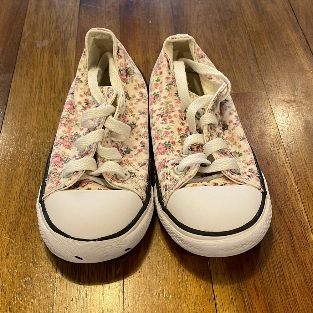 Toddler girl shoe floral converse size 9